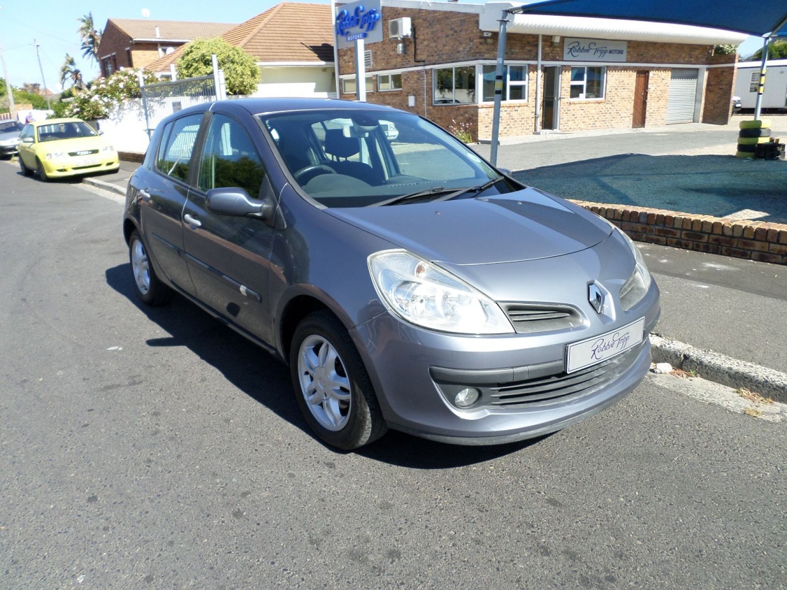 CLIO 3 CLIO III 1.6 DYNAMIQUE 5Dr Specifications