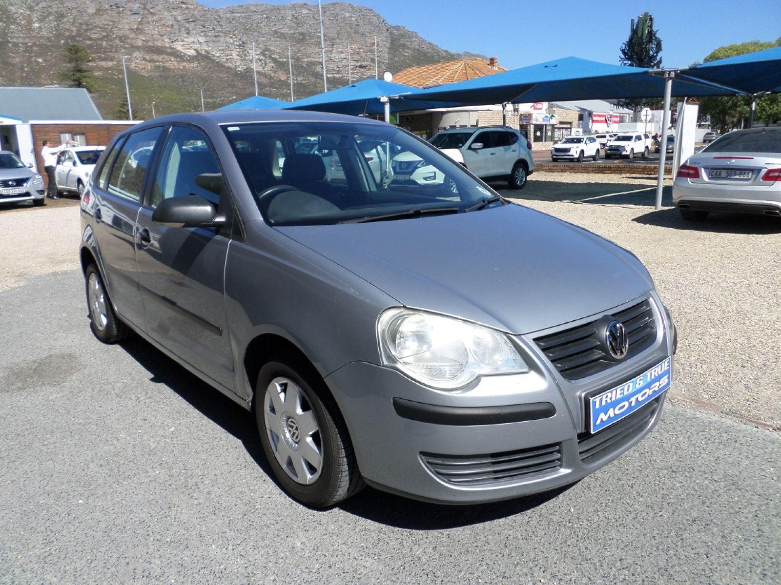 POLO POLO 1.6 COMFORTLINE Specifications